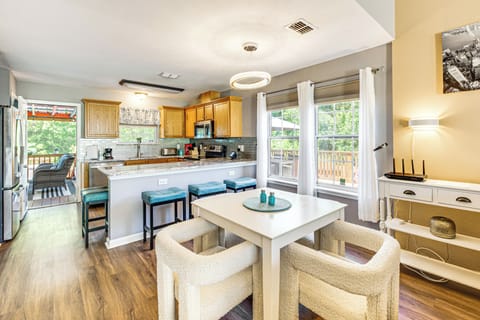 Dining Area | 1st Floor | Dishware/Flatware | Central Heating & A/C