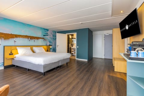 Unit with King size bed