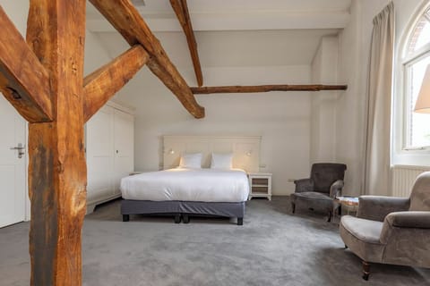 Unit with Queen size bed