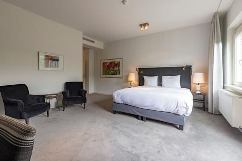 Unit with Queen size bed