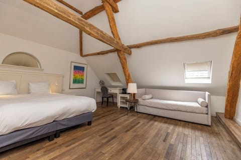 Unit with Queen size bed
