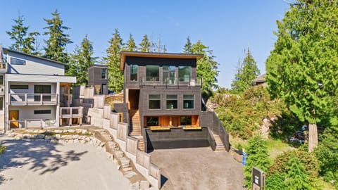 Full house view- The Black Pearl