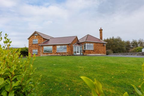Beautiful, spacious holiday home in Rosses Point Sligo