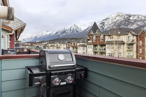 BBQ grill so you can enjoy outdoor dining