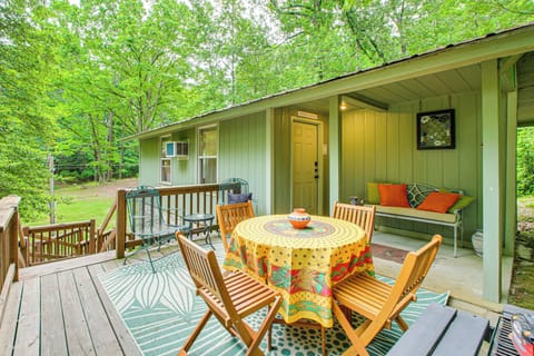 Hot Springs Vacation Rental | Studio | 1BA | 440 Sq Ft | Stairs Required