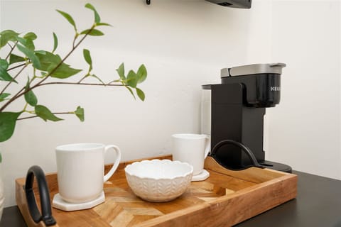 modern Airbnb with coffee bar, cozy entryway with  Smart TV, luxury short-term rental with amenities, best for solo, couples and business travelers