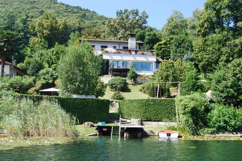 Waterfront villa at Lago di Monate
