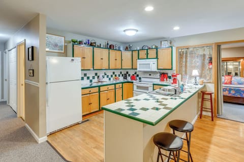 Kitchen | Cooking Basics | Drip & Pod Coffee Makers | Microwave | Blender