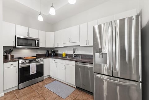 Whether it's waffels or wine night,this space is ready.