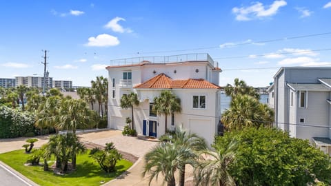 Maritime Escape - Waterfront Mansion!