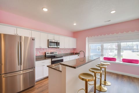 Kitchen | Cooking Basics | Coffee Maker | Breakfast Bar