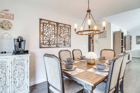 Dining Area | Dishware & Flatware