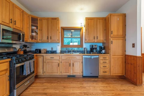 Sleek, modern, and practical—this kitchen offers premium appliances and ample storage space for all your cooking needs.

