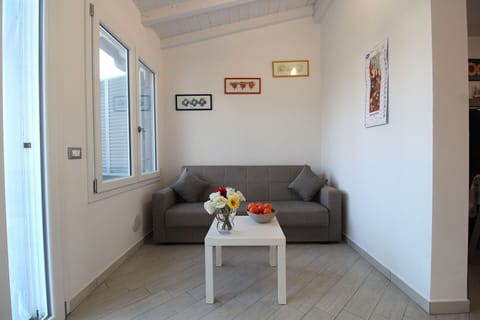 Autumn, Living Room, Spring, Summer