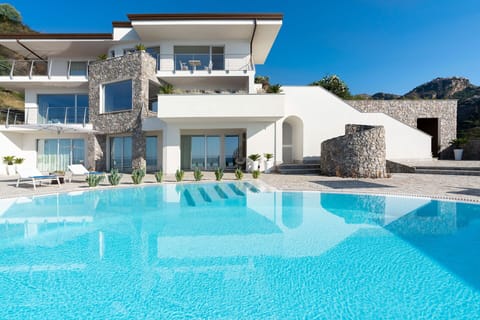 Activities, Balcony / Terrace / Patio, Building Exterior, Facilities, Pool, Spring, Summer