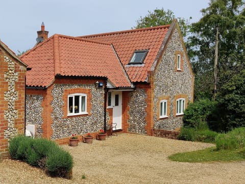 Orchard House driveway entrance, parking for 2/3 cars