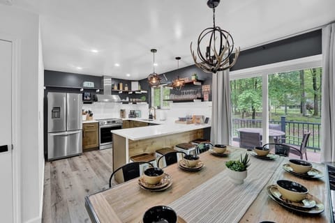 Open space kitchen & dining room