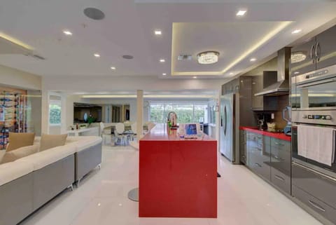 9935f07b-bad1-4e59-aeda-e88cfb87b90e