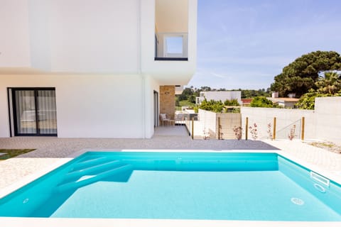 Encanto da Foz: 3-bedroom with private pool near the beach and lagoon. Comfort, privacy and top location for holidays in Foz do Arelho.