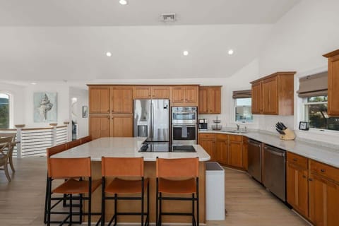 Fully-Equipped Kitchen with Bar Seating for 6