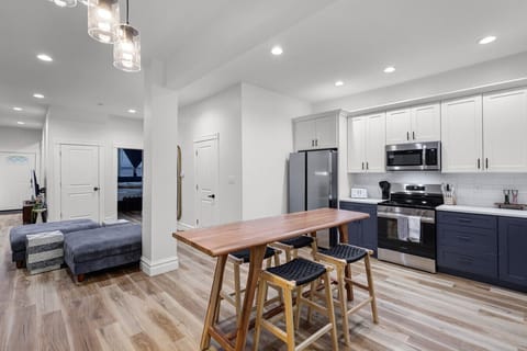 This fully equipped kitchen features a stylish island with 4 bar stools, offering a functional space for cooking, dining, or enjoying a drink.