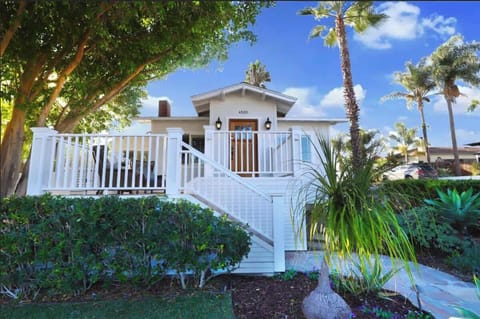 This Place is a Treasure!!
This California Cottage is truly a serene Hideaway, that is still 10 minutes from everywhere you want to go!
With a private and spacious front yard and patio, this spot is truly a hidden gem!
