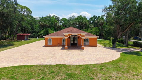 Front view of property