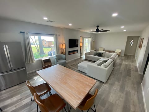 Dining Room with bench seating. Living Room with fireplace and smart Roku TV. 