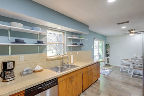 Kitchen | Drip Coffee Maker | Dishwasher | Blender | Toaster