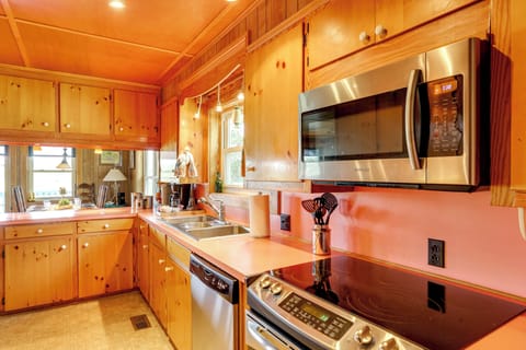 Kitchen | Refrigerator | Toaster Oven | 1st Floor