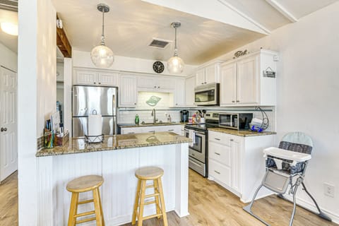 Kitchen | Cooking Basics | Pod Coffee Maker | Blender | Toaster | 2 Microwaves