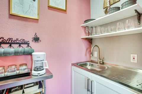 Kitchenette | Microwave | Hot Plate | Refrigerator