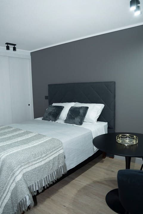 Bed,Photo of the whole room