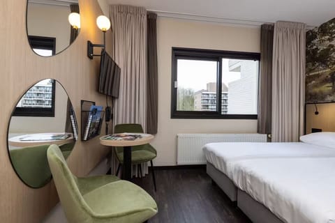 Unit with 2 Twin size beds