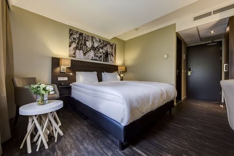 Unit with Queen size bed