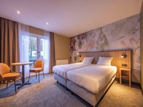 Unit with Large Twin bed