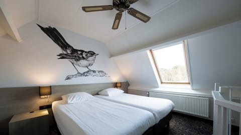 Unit with 2 Twin-size beds