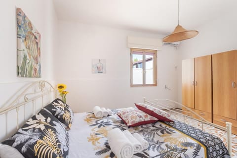 Autumn, Bedroom, Spring, Summer