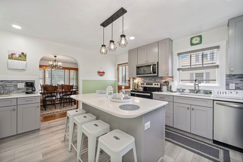 Grab a quick bite at the Breakfast Bar before hitting the Beach.