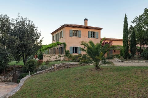 Villa with private garden and forest