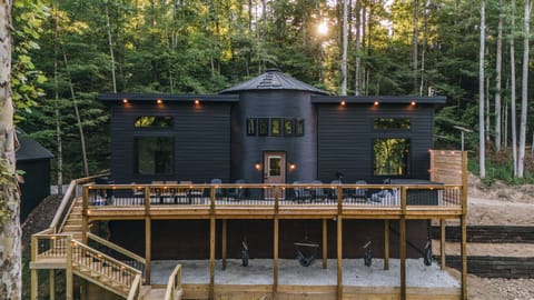 Ever looked at a grain silo and thought, `I`d love to sleep in there`? We did, and it`s even better than you imagined. Welcome to your unique Red River Gorge silo stay, where the only thing we`re storing is unforgettable memories.