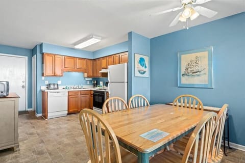 Dining table with seating for 6 guests!