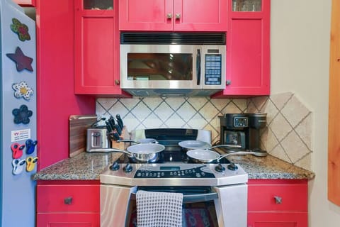 The kitchen includes a stove, oven, coffee maker, cooking pans, and basic essentials like oil, salt, and pepper.