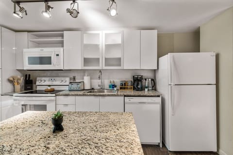 You can almost hear the sizzle of ingredients as you cook in the well-equipped kitchen, where every detail is designed for convenience.