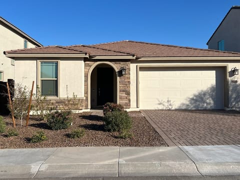 Charming Glendale Gem! Paver driveway and nice desert landscaping