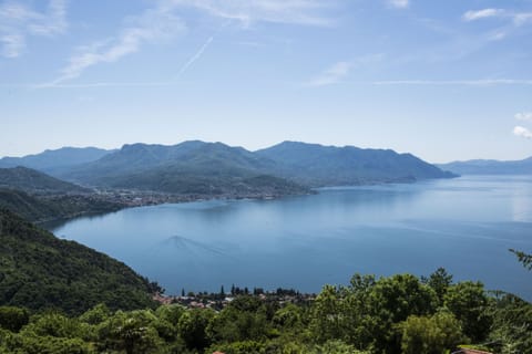 The terrace offers a spectacular view, enchanting at any time of day.