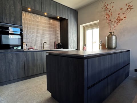 Kitchen with kitchen island