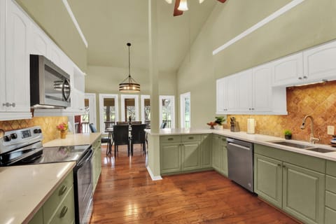 Fully stocked kitchen with plenty of space to prepare any type of meal.