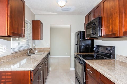 Limited kitchen,Microwave and sink/dish soap only.