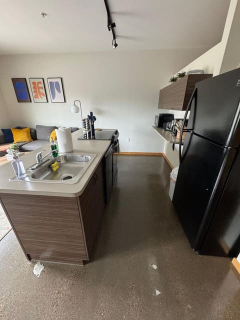 The kitchen’s open layout allows you to move freely as you prepare meals, with everything you need at your fingertips.